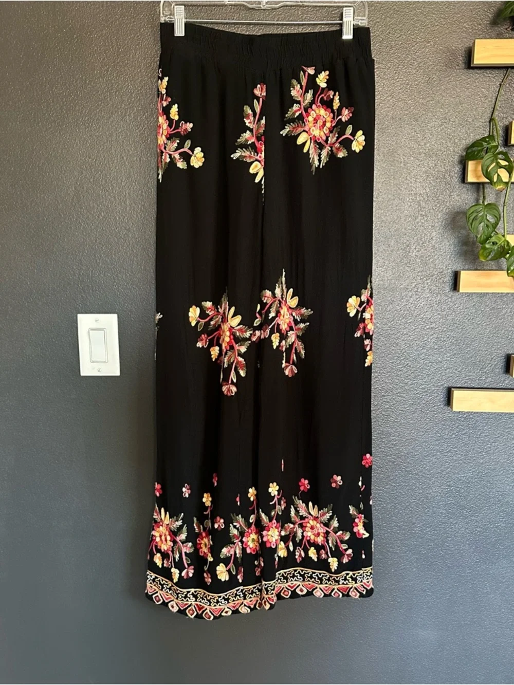 LIV Los Angeles Embroidered Boho Pants Black Floral Wide Leg Rayon Size L - Picture 2 of 7